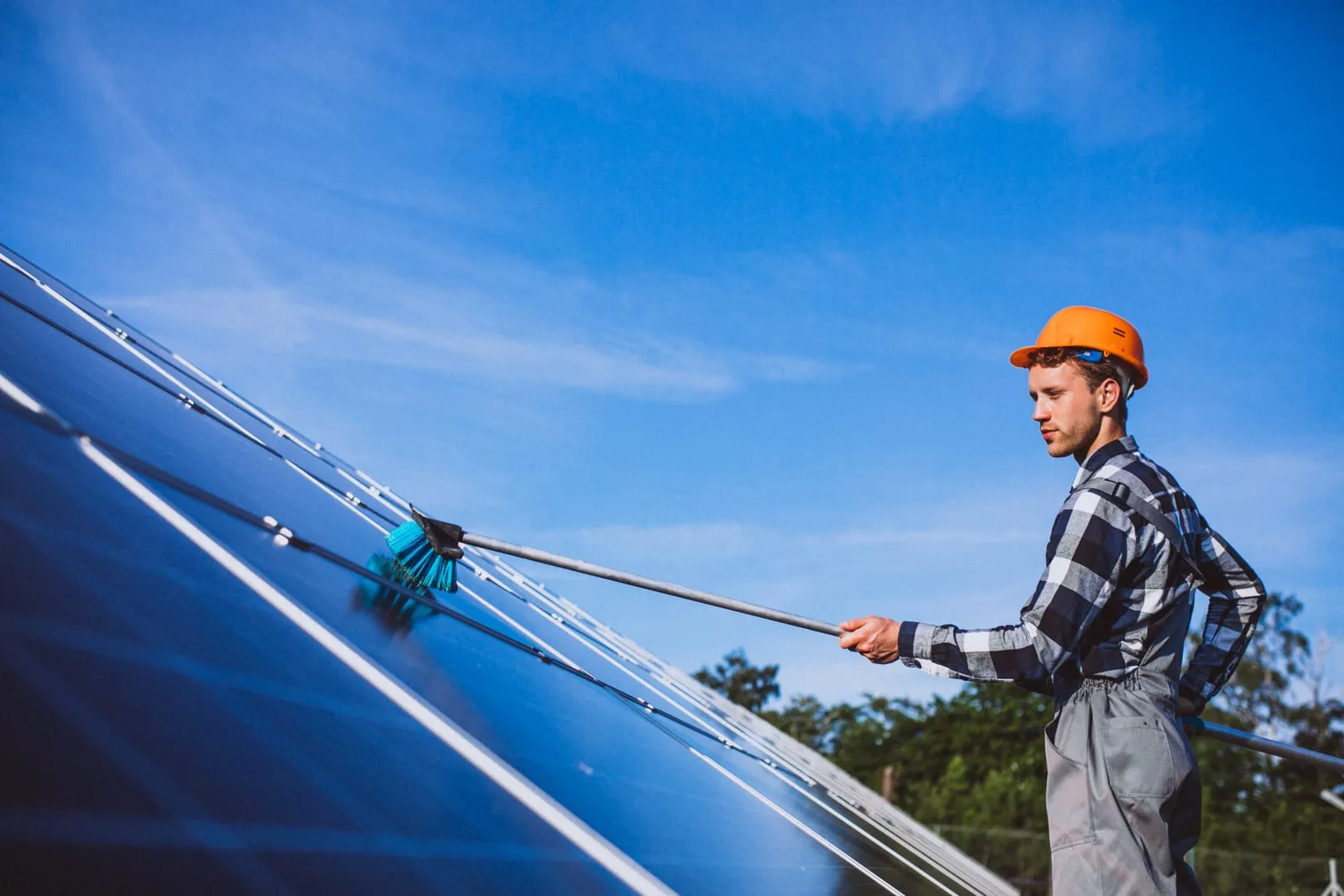 Why Regular Solar Panel Cleaning in Fresno is Essential for Maximum Efficiency